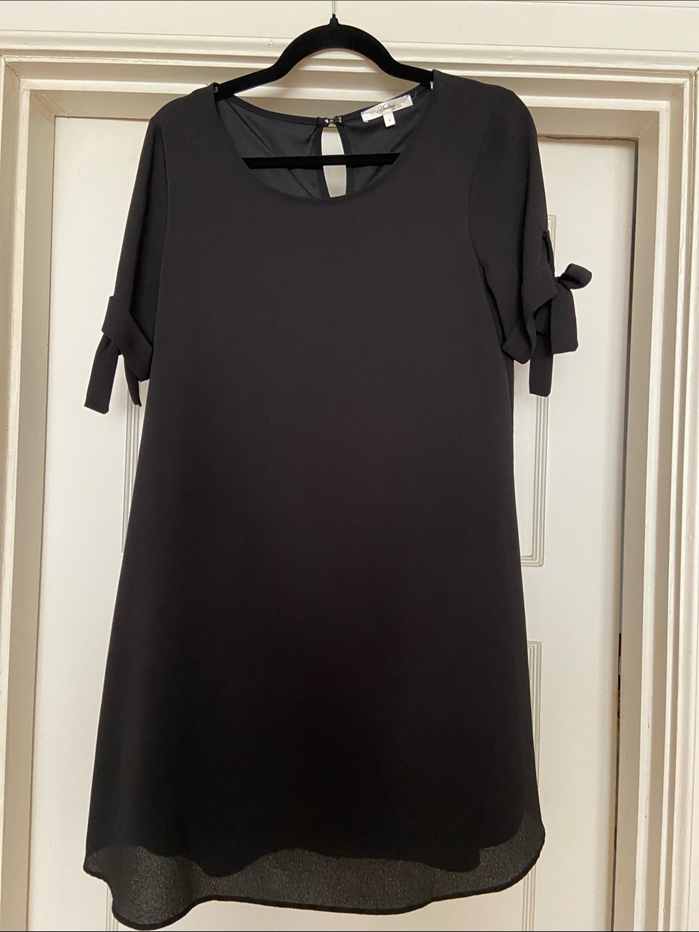 ANDREE BY UNIT Black Mini Shift Dress with Tie Sleeve Detail